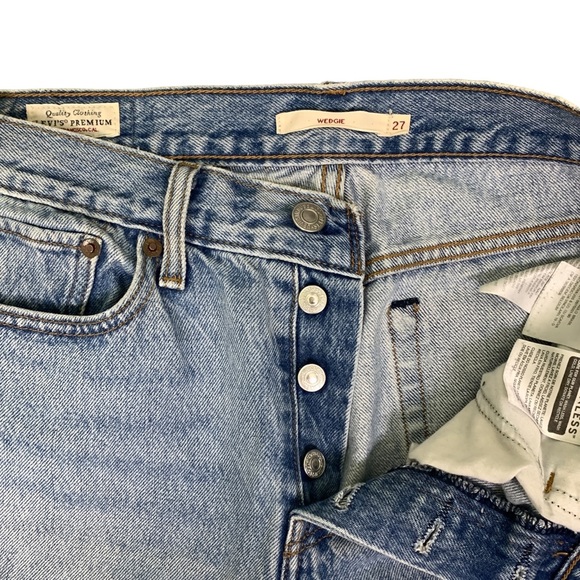 LEVI'S Wedgie High Rise Ripped Cropped Jeans Frayed Hem - Picture 5 of 9